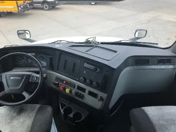 2019 Freightliner T12664ST