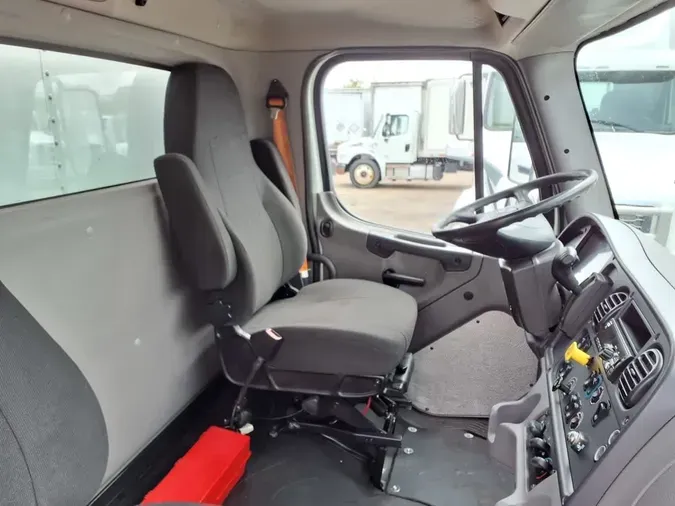 2019 FREIGHTLINER/MERCEDES M2 106