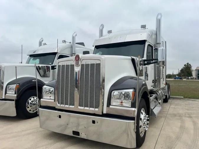 2023 Kenworth W990706c73c88aee75d40666f690e4375516