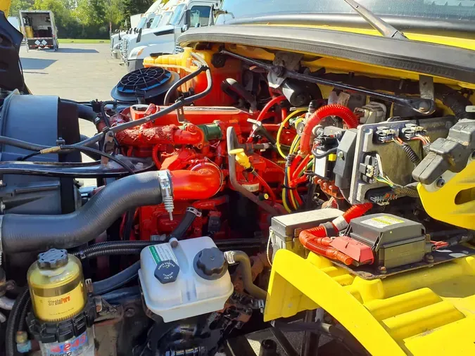 2016 FREIGHTLINER M2 106