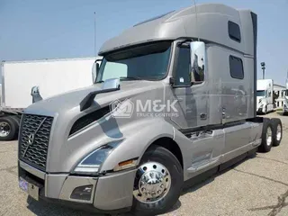 2023 VOLVO VNL64T860