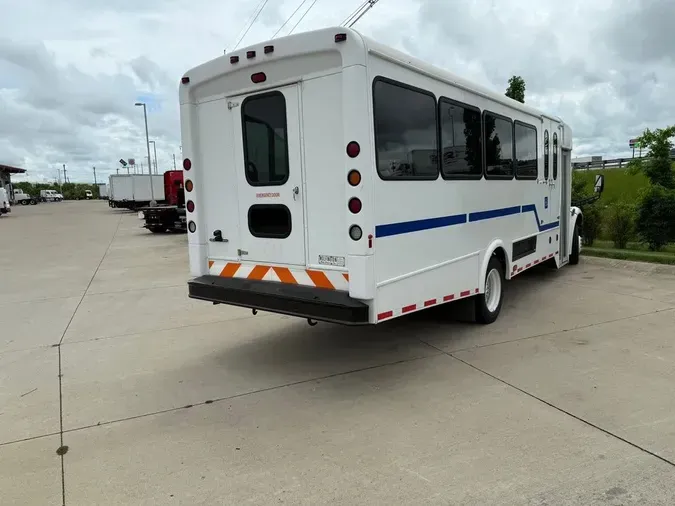 2018 Freightliner S2106