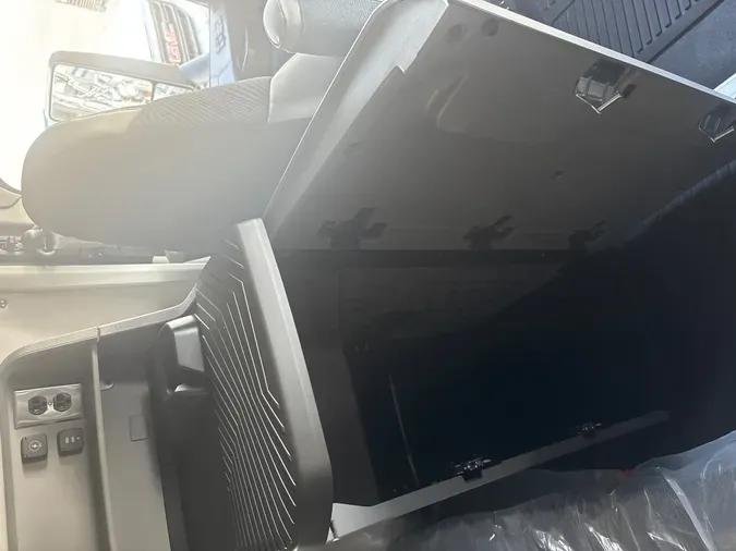 2027 VOLVO TRUCK VNL64TV04