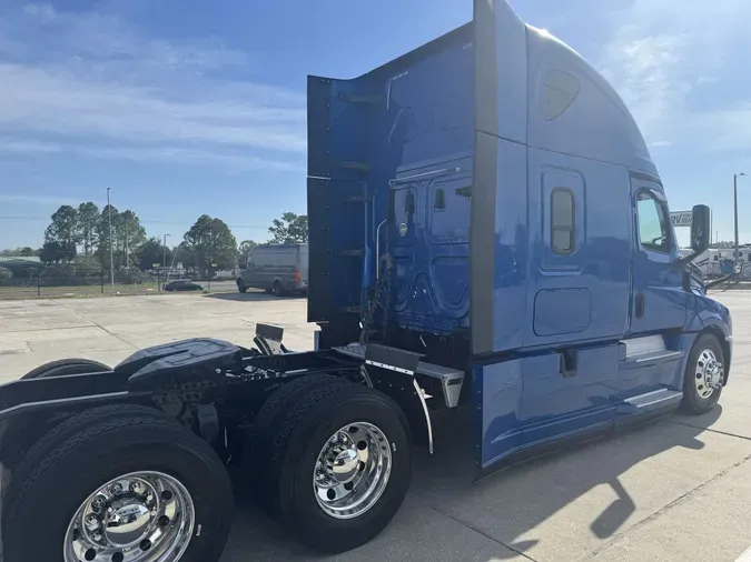 2019 Freightliner Cascadia 126