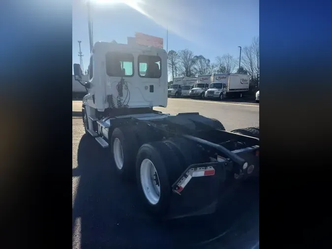 2015 FREIGHTLINER/MERCEDES CASCADIA 125