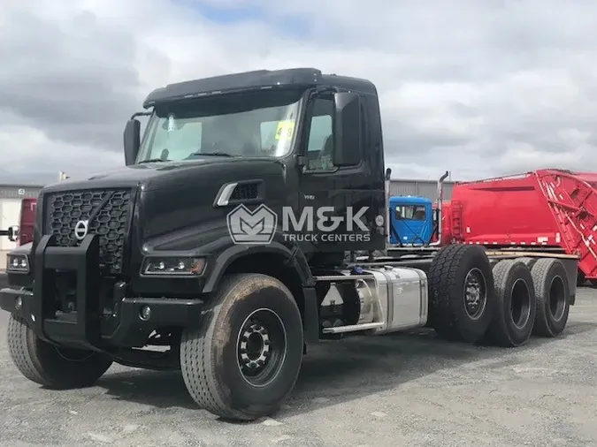 2025 VOLVO VHD84F300