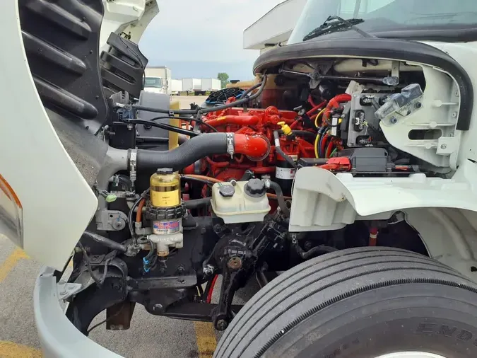 2018 FREIGHTLINER M2 106