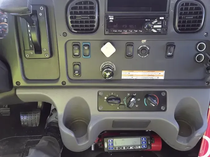 2018 FREIGHTLINER/MERCEDES M2 106