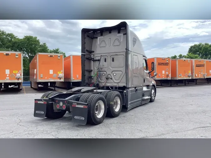 2025 Freightliner Cascadia 126