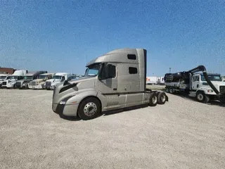 2021 VOLVO VNL760