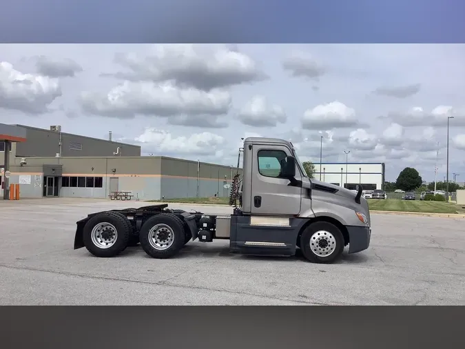 2020 Freightliner Cascadia 126708d7b1d8348ad04005a43bc62d4142c