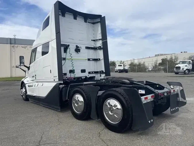 2025 VOLVO VNL64T860