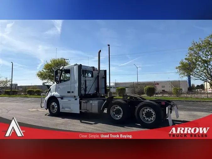 2023 VOLVO VNR64T300