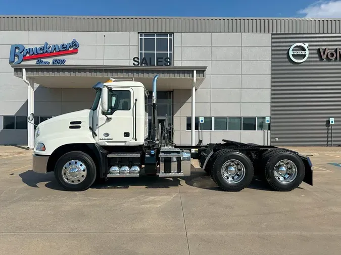 2018 MACK CXU613