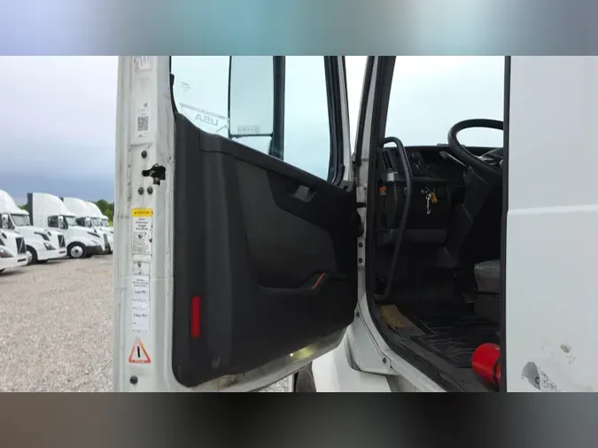 2019 Volvo VNL300