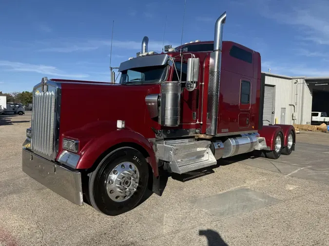 2021 Kenworth W900