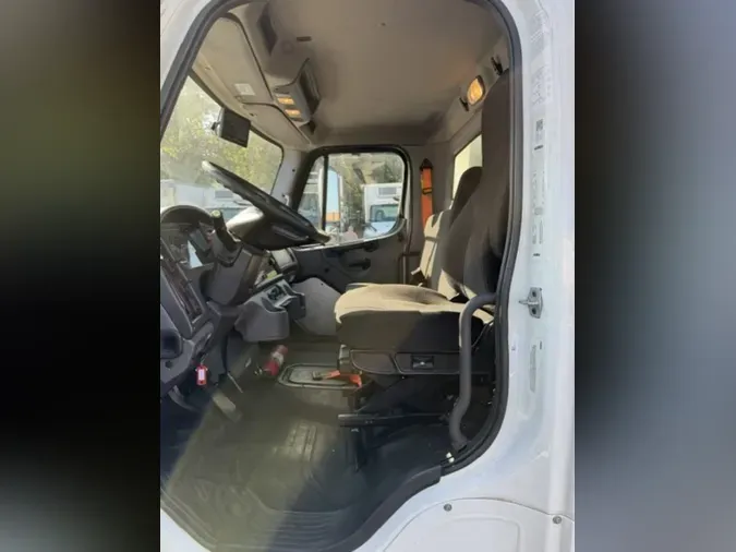 2020 FREIGHTLINER/MERCEDES M2 106