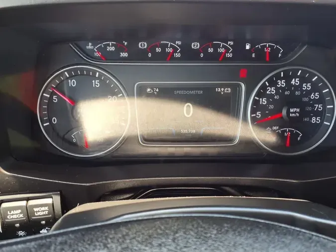 2019 NAVISTAR INTERNATIONAL LT625 SLPR CAB