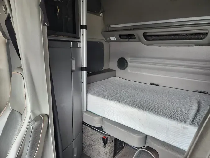 2023 VOLVO VNL64T860