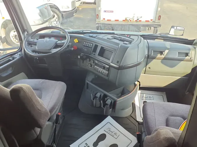 2020 VOLVO VNR64T-640