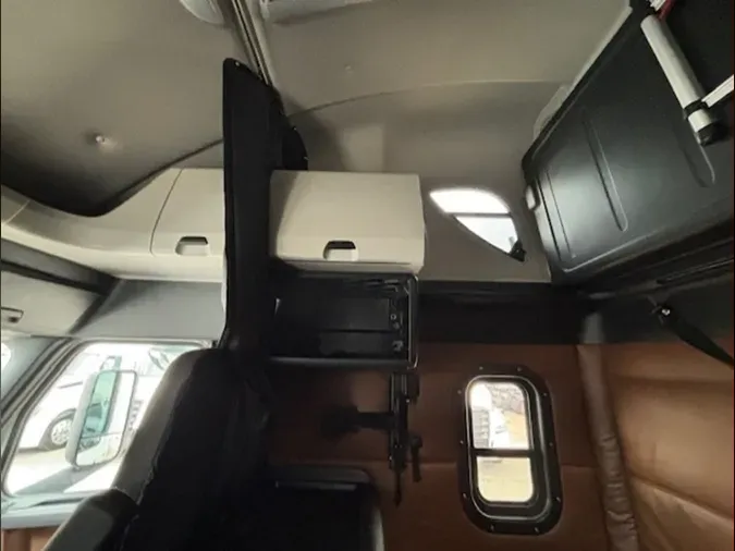 2022 Freightliner Cascadia 126