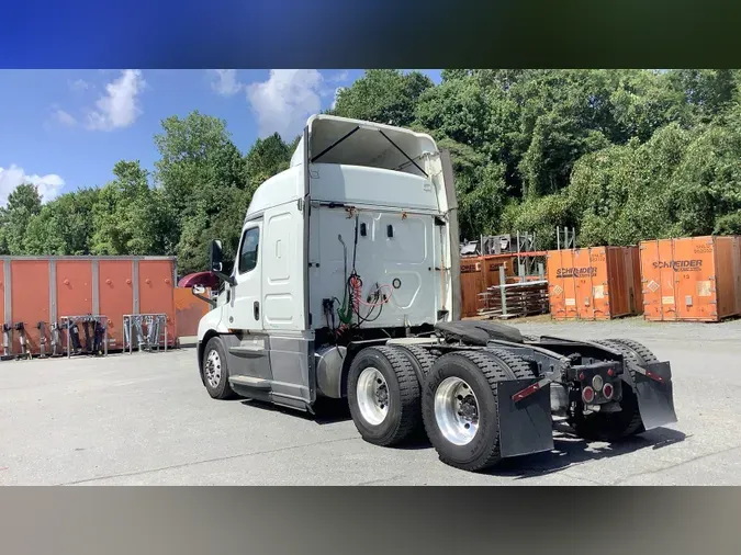 2020 Freightliner Cascadia 126