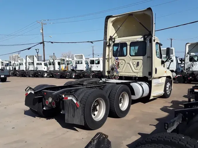 2019 FREIGHTLINER/MERCEDES CASCADIA 125