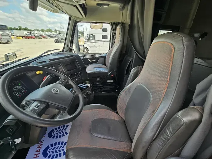 2022 VOLVO VNL64T740