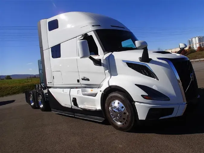 2025 VOLVO VNL64T860