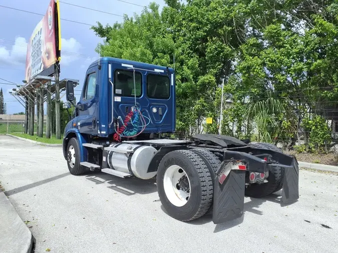 2020 FREIGHTLINER/MERCEDES CASCADIA 11370c593ccdec8a3c2f1aecc9a376c10bb