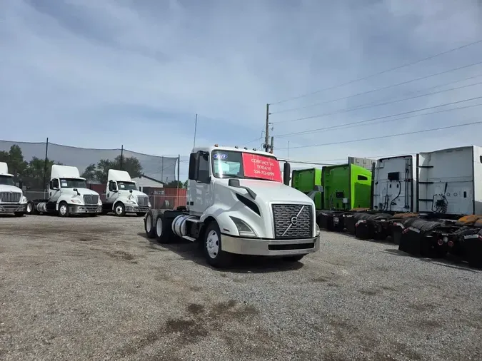 2019 VOLVO VNL64T-300