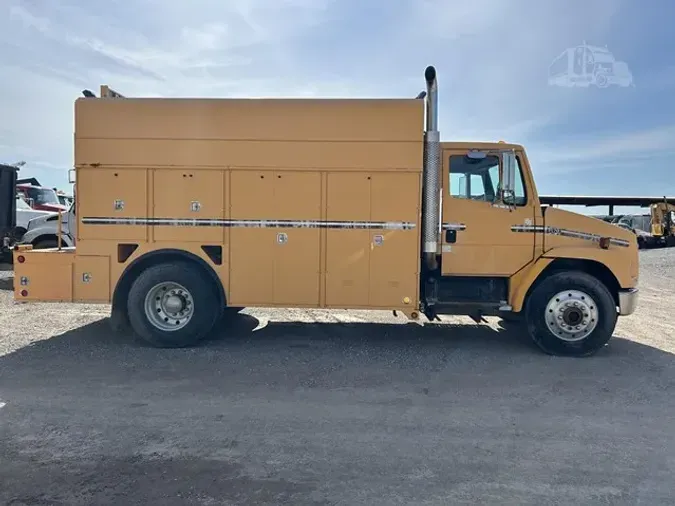 2004 FREIGHTLINER FL70