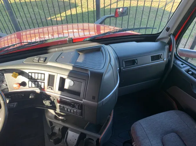 2020 VOLVO VNL64T760
