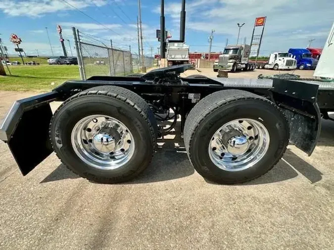 2023 Kenworth W900