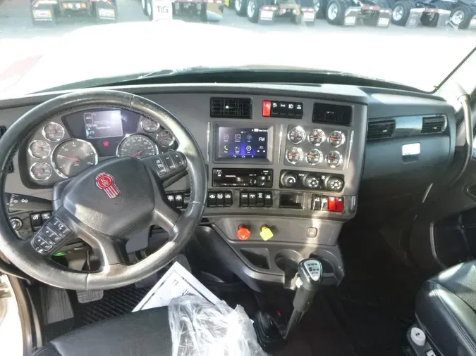 2020 Kenworth W990