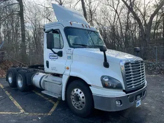 2015 FREIGHTLINER X12564ST