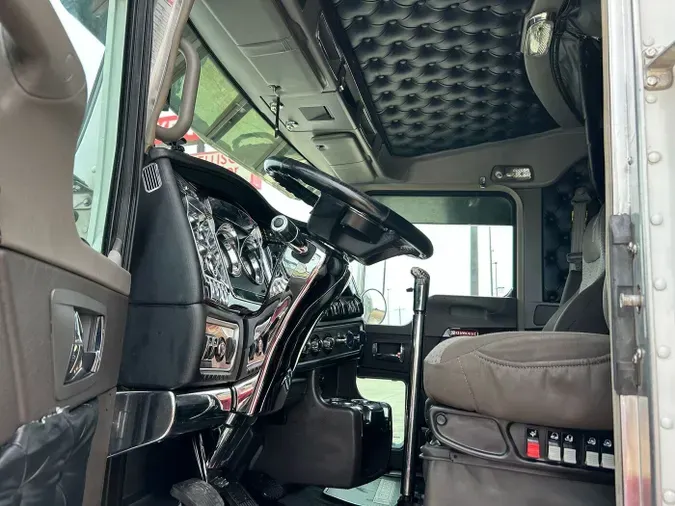 2021 Kenworth W900L