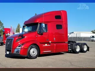 2022 VOLVO VNL64T760