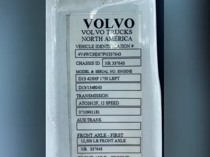 2023 Volvo VNR64T400