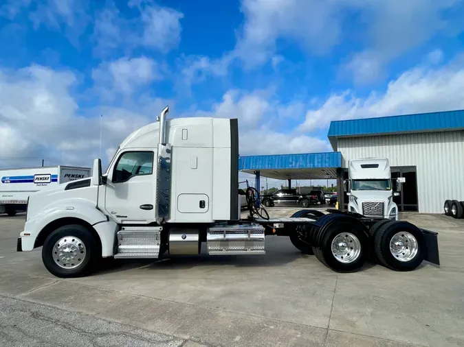 2020 KENWORTH T880