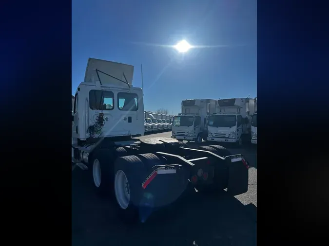 2015 FREIGHTLINER/MERCEDES CASCADIA 125