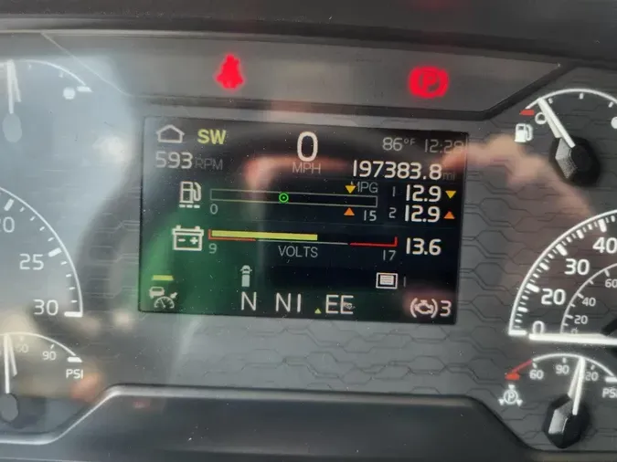 2024 VOLVO VNL64T860