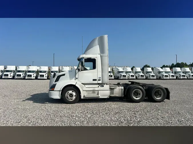 2017 Volvo VNL300