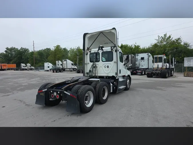 2020 Freightliner Cascadia 126