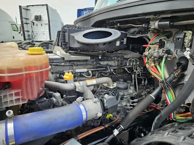 2021 FREIGHTLINER Cascadia 126