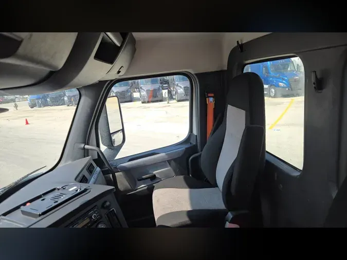 2019 Freightliner Cascadia 12670f27f5303e388f138afda68321a362d
