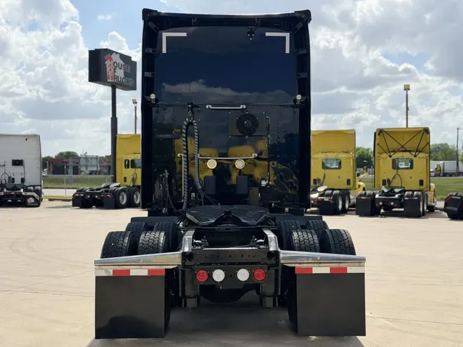 2022 Kenworth T68070f33b8a34f1adc12e725259cd4b2e77