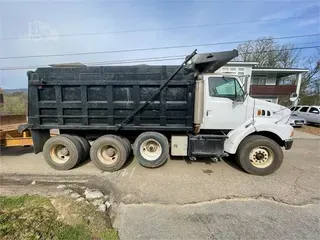 1998 FORD LT9513