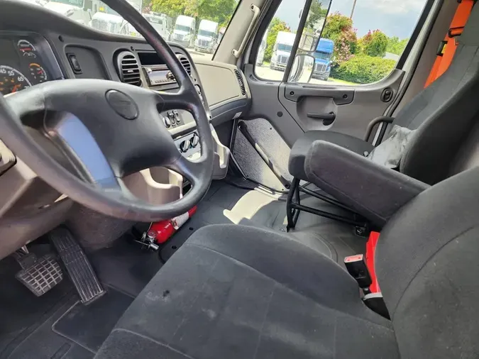 2018 FREIGHTLINER M2 106