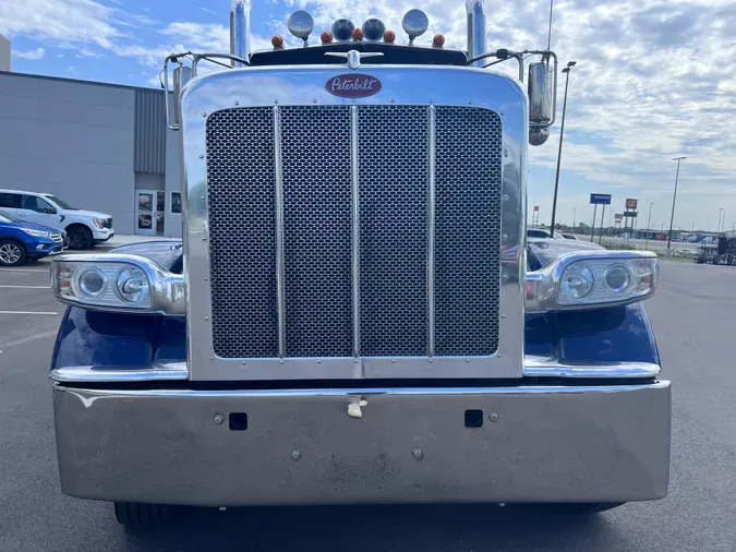 2020 PETERBILT 389